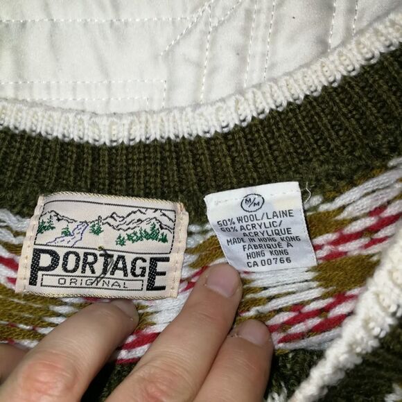 VINTAGE Fair Isles Green V Neck Cable Chunky Knitted Wool Sweater Size Medium - Picture 9 of 12